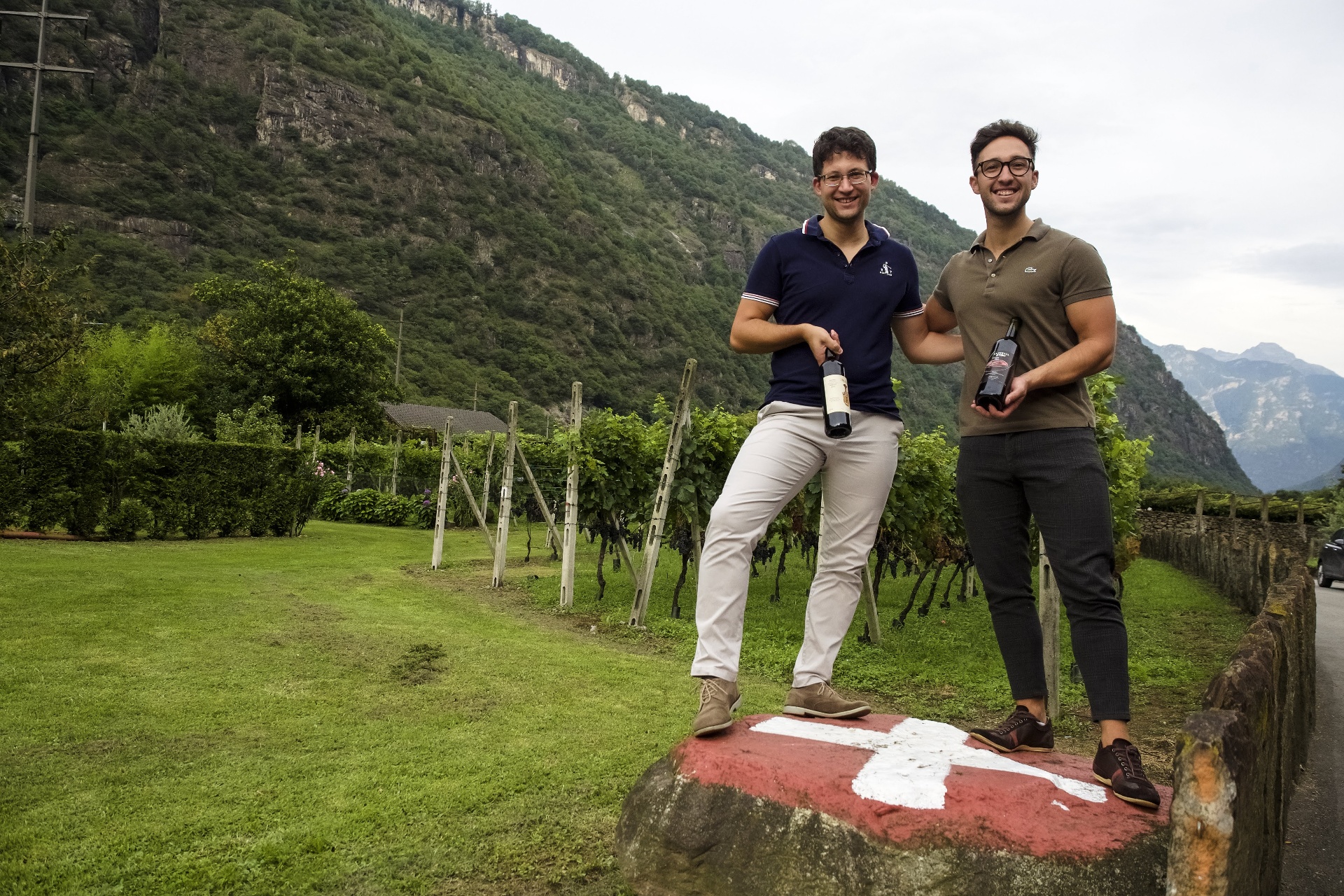 I produttori di Vini Frasa nei vigneti di Rodi-Fiesso